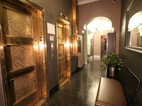 New York apartment for rent - the lobby of a building with wooden doors and a bench