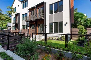 Austin apartment for rent - A modern apartment building with a balcony and a fence.