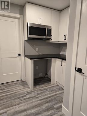 London South (South V) townhouse for rent - A kitchen with a microwave on top of a counter.