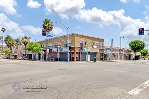 Wilmington apartment for rent - a building on the corner of a street with a traffic light