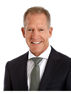 Drew Woolcott, RE/MAX Escarpment Realty Inc.