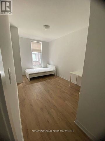 Oshawa (Samac) townhouse for rent - A bedroom with a bed and a window.