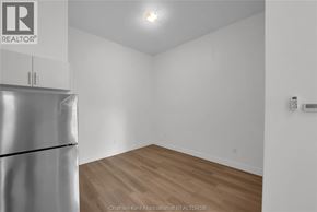 Dresden apartment for rent - A white wall with a wooden floor and a refrigerator on the left.