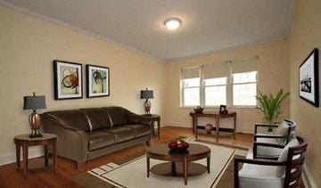 Brighton apartment for rent - a living room with a couch and a table