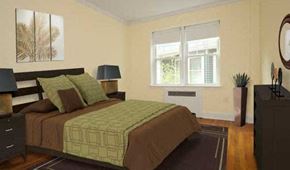 Brighton apartment for rent - a bedroom with a bed and a window
