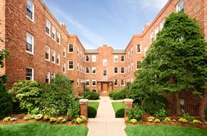 Brookline apartment for rent - Auburn Harris Courtyard - Building Facade