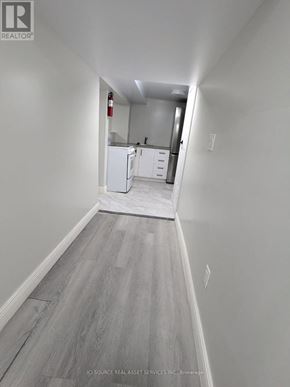 Niagara Falls (Dorchester) house for rent - A long hallway with a kitchen in the distance.