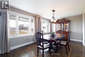 Grimsby (Grimsby Escarpment) house for rent - A dining room with a table set for four.