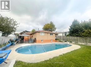 Toronto (Centennial Scarborough) house for rent - A house with a pool in the backyard.