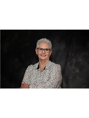JENNIFER DI PAOLO, ROYAL LEPAGE RCR REALTY