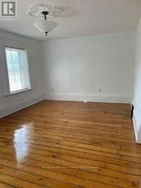 Cobourg house for rent - A room with wooden flooring and a chandelier.