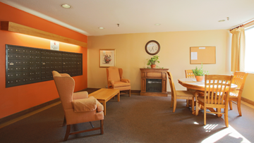 Lynn townhouse for rent - a living room with a table and chairs and a fireplace