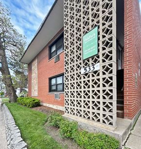Forest Park apartment for rent - A building with a green sign that says Oak Park.