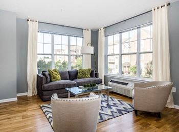 Soaring 9 foot ceilings 