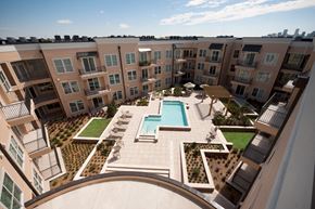 New Orleans apartment for rent - The Preserve New Orleans Mid-City Apartments Courtyard