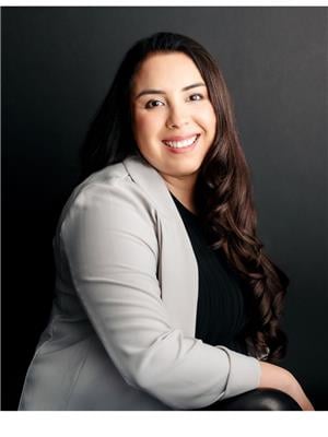 Gabriela Balarezo, RE/MAX ABSOLUTE REALTY INC.
