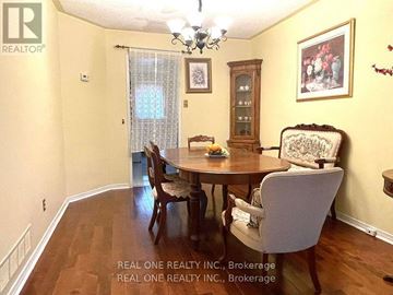 Oakville (Ga Glen Abbey) townhouse for rent - A dining room with a wooden table and chairs.