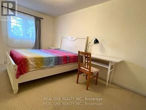 Oakville (Ga Glen Abbey) townhouse for rent - A bedroom with a bed, chair, and desk.