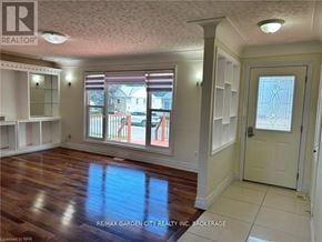 Welland (Lincoln/Crowland) house for rent - A room with a wooden floor and a door with a stained glass window.
