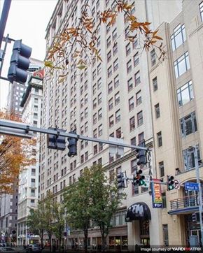 Pittsburgh apartment for rent - a traffic light in front of a tall building
