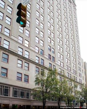Pittsburgh apartment for rent - a traffic light in front of a tall building
