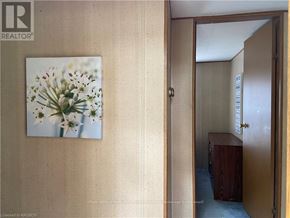 Northern Bruce Peninsula mobile home for rent - A painting of flowers is hanging on a wall in a room.