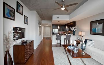 Atlanta apartment for rent - a living room with a couch and a table