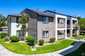 Corona apartment for rent - Waling Path at Lincoln Park Apartments, Corona, CA