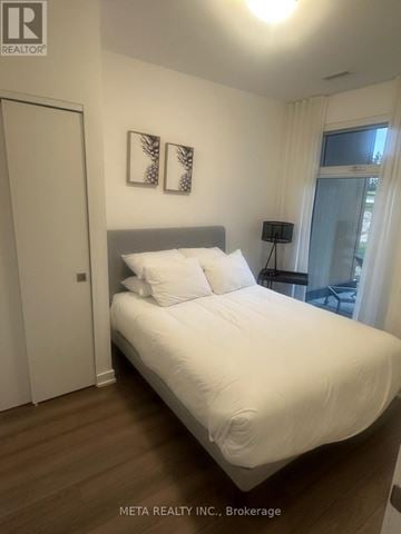 Gravenhurst (Muskoka (S)) condo for rent - A bedroom with a large bed and two pictures on the wall.