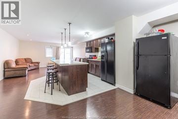 Windsor house for rent - A kitchen with a bar and a refrigerator.