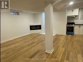 Vaughan (Vellore Village) house for rent - A room with wooden flooring and a column in the middle.