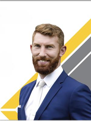 Aaron Smits, INITIA REAL ESTATE (ONTARIO) LTD.