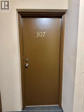 Windsor apartment for rent - A brown door with the number 307 on it.
