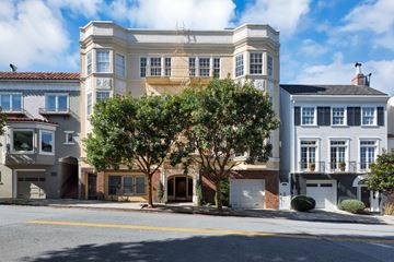 San Francisco apartment for rent - A large two-story building with a balcony on the second floor.