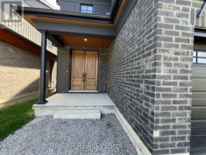 Niagara Falls (Brown) house for rent - A house with a wooden door and a brick wall.
