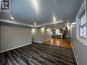 Merlin house for rent - A room with wooden flooring and a stained glass window.