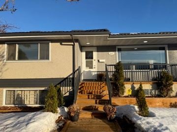 Edmonton house for rent - Beutiful Mainfloor Home in Kensington