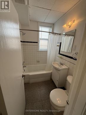 Brampton (Downtown Brampton) condo for rent - A bathroom with a toilet, sink, and bathtub.