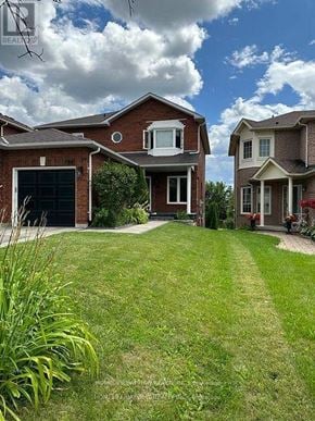 Newmarket (Stonehaven-Wyndham) house for rent - A house with a large front yard and a garage.