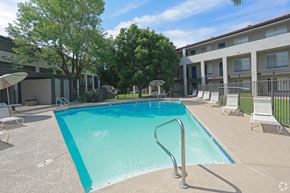 Tempe apartment for rent - our apartments have a swimming pool and a patio with chairs