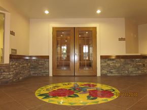 Guadalupe apartment for rent - the entrance to the lobby of the building