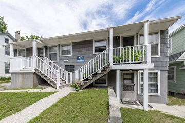 Ann Arbor apartment for rent - the front of an apartment building with stairs and a porch