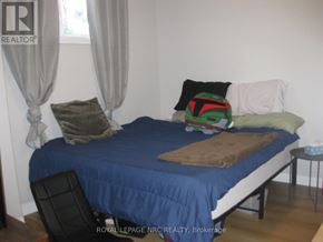 Niagara Falls (Morrison) condo for rent - A bed with a blue sheet and pillows in a room.