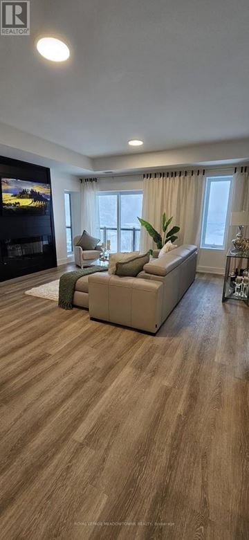 Kawartha Lakes (Fenelon Falls) condo for rent - A living room with a large couch and a flat screen TV.