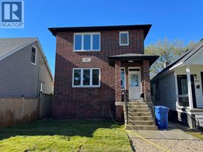 Windsor house for rent - A house with the number 917 on it is for sale.