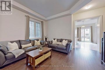 Vaughan (Vellore Village) house for rent - A living room with a grey couch and a wooden coffee table.