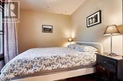 Toronto (Birchcliffe-Cliffside) house for rent - A bedroom with a bed, nightstand, and lamp.