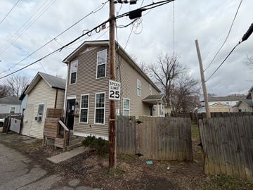Louisville house for rent - 1909 Owen St