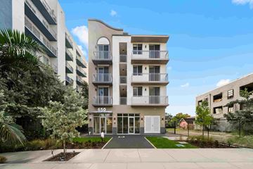 Miami apartment for rent - A modern apartment building with the number 650 on the front.