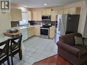 Windsor apartment for rent - A kitchen with a refrigerator, oven, and sink.